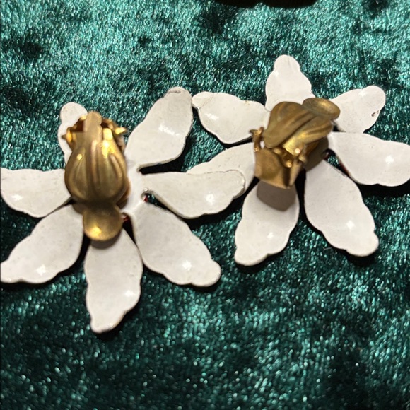 Bundle of 11 vintage flower brooches & earrings - Picture 8 of 14